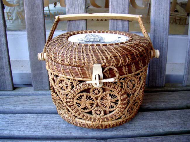 A Mattapoisett basket made by Helen Gaster circa 1972 — image 4